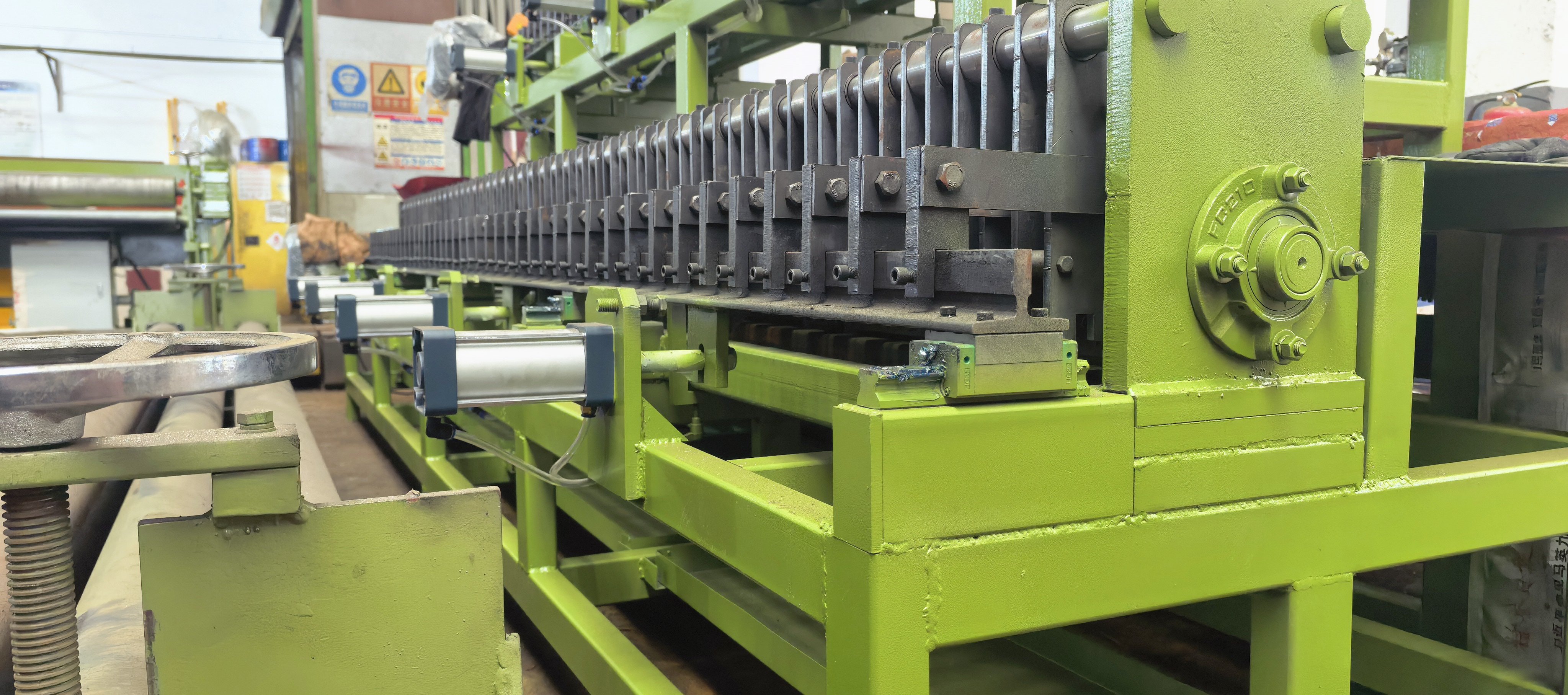 Ultimi blog aziendali su Why Edge Winding Matters: The Benefits of a Reliable Gabion Basket Edge Winding Machine